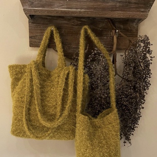 黄果树复古黄毛圈包包单肩斜跨手提多用羊毛混纺大容量毛绒包包