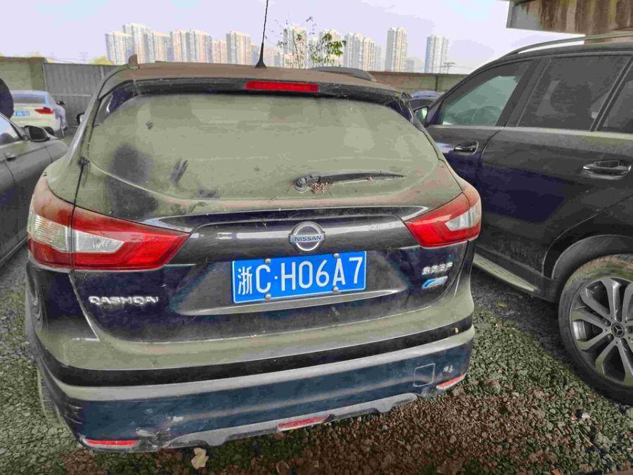 车牌号为浙CH06A7小型普通客车