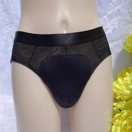 苾美嘴唇深沟性感内裤