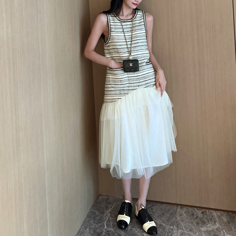 2023年设计感无袖小香风连衣裙女休闲裙子十三行时尚女装一件