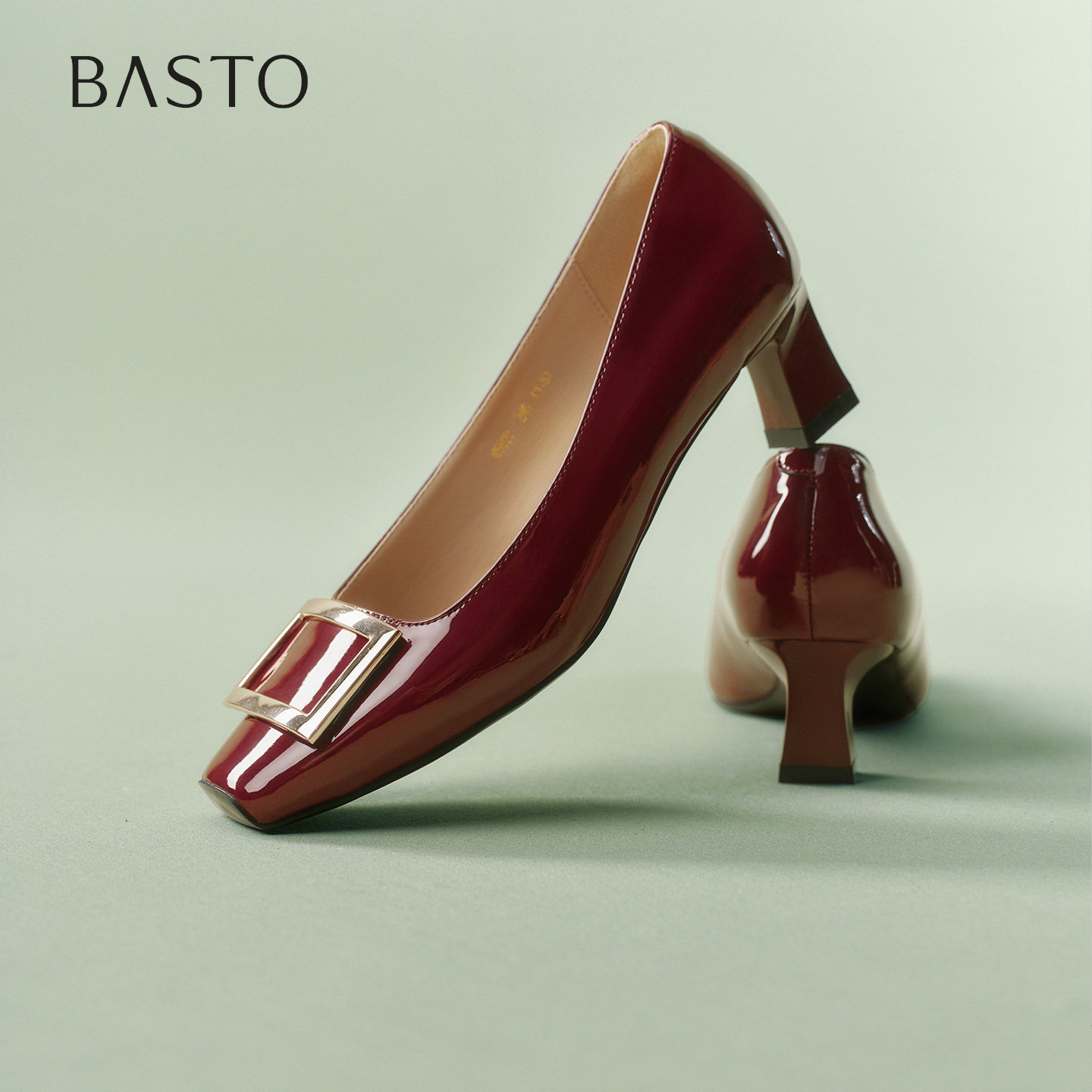 百思图2026春新款气质通勤方扣红色婚鞋粗跟女高跟鞋单鞋K5803AQ6