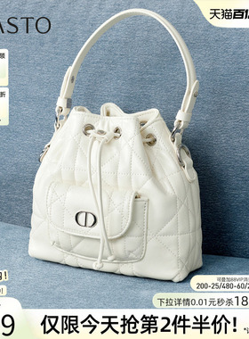 百思图2026春季新款时尚mini水桶包简约通勤单肩斜挎包女TY071AX6