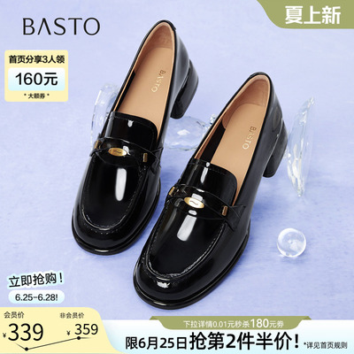 百思图春款牛皮亮面粗跟乐福鞋