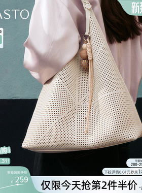 百思图春秋商场新款时尚高级感托特包潮流街头单肩包女TY048CX5