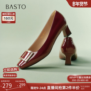 百思图2026春新款气质通勤方扣红色婚鞋粗跟女高跟鞋单鞋K5803AQ6