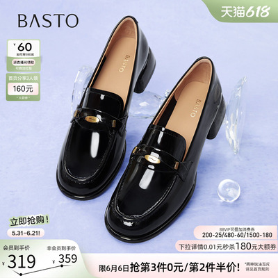 百思图春款牛皮亮面粗跟乐福鞋