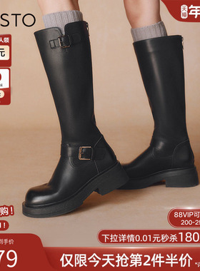 百思图冬季新款潮酷扣带加绒骑士靴粗跟圆头女高筒长靴M5061DG4