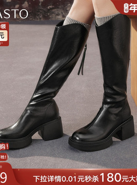 百思图2025冬季新款时尚厚底V口骑士靴通勤粗跟女长靴F3021DG5