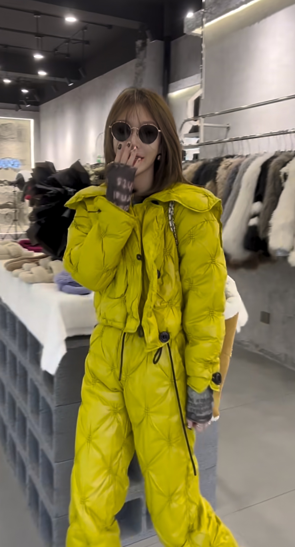 轻薄高级感时尚女装羽绒棉服保暖宽松压花棉服束腿裤海军领两件套