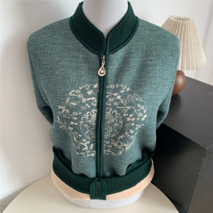 中老年人秋冬装外套女奶奶毛衣开衫妈妈加绒加厚打底老人冬季衣服