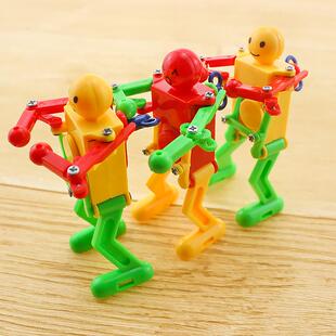 扭屁股跳舞机器人儿童发条玩具幼儿园益智童年可爱摆地摊夜市男孩