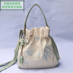 汉元素包包汉服国风刺绣斜挎包文艺流苏古风休闲百搭旗袍包大容量