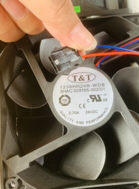 1238HH24B-WDB ABB机器人控制器风扇 3HAC029105-001 002 带插头