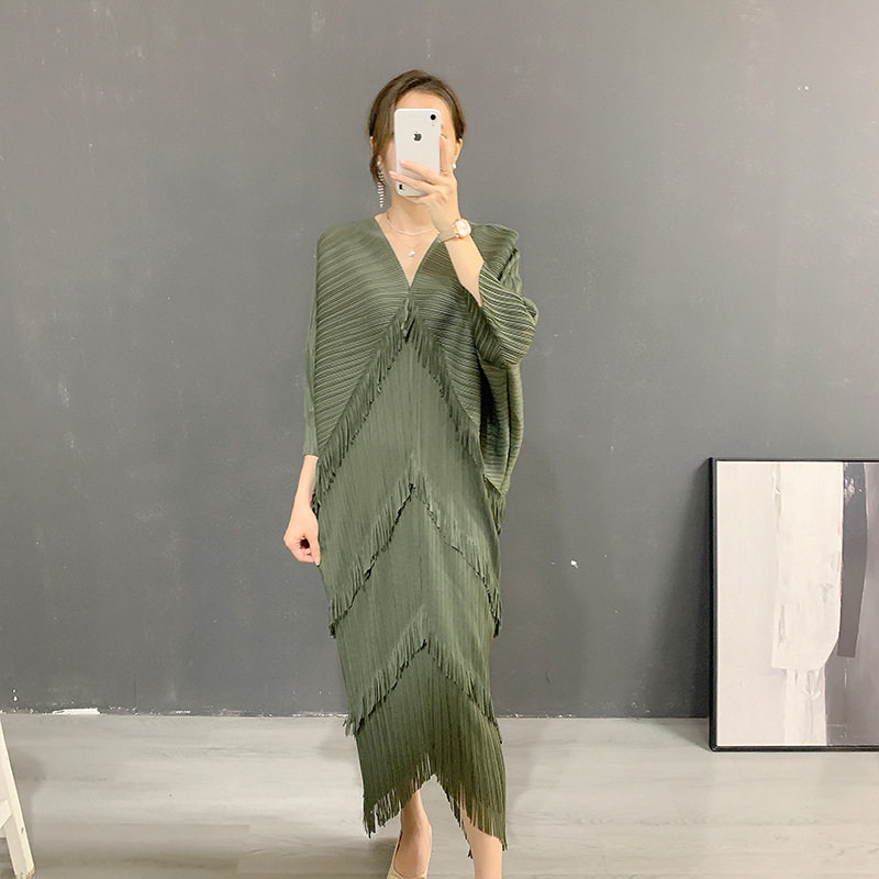 褶皱流苏裙春夏新款纯色v领蝙蝠袖打底裙子女洋气女装优质日韩