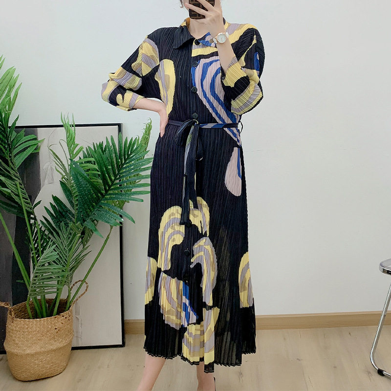 翻领褶皱连衣裙女秋季新款减龄印花垂感系带百褶裙子优质日韩新潮
