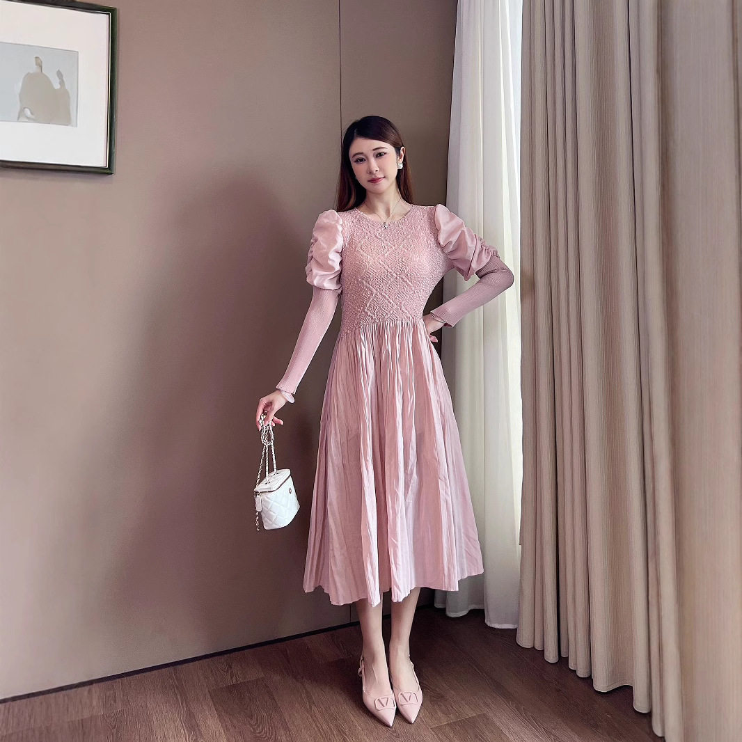 连衣裙感褶皱女装秋季时尚气质收腰显瘦优雅风圆领裙子优质日韩
