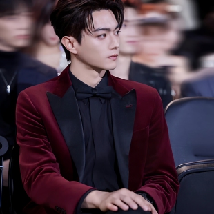 戗驳领修身 宴会礼服男西装 西服男 酒红色轻奢丝绒西装 许凯明星同款