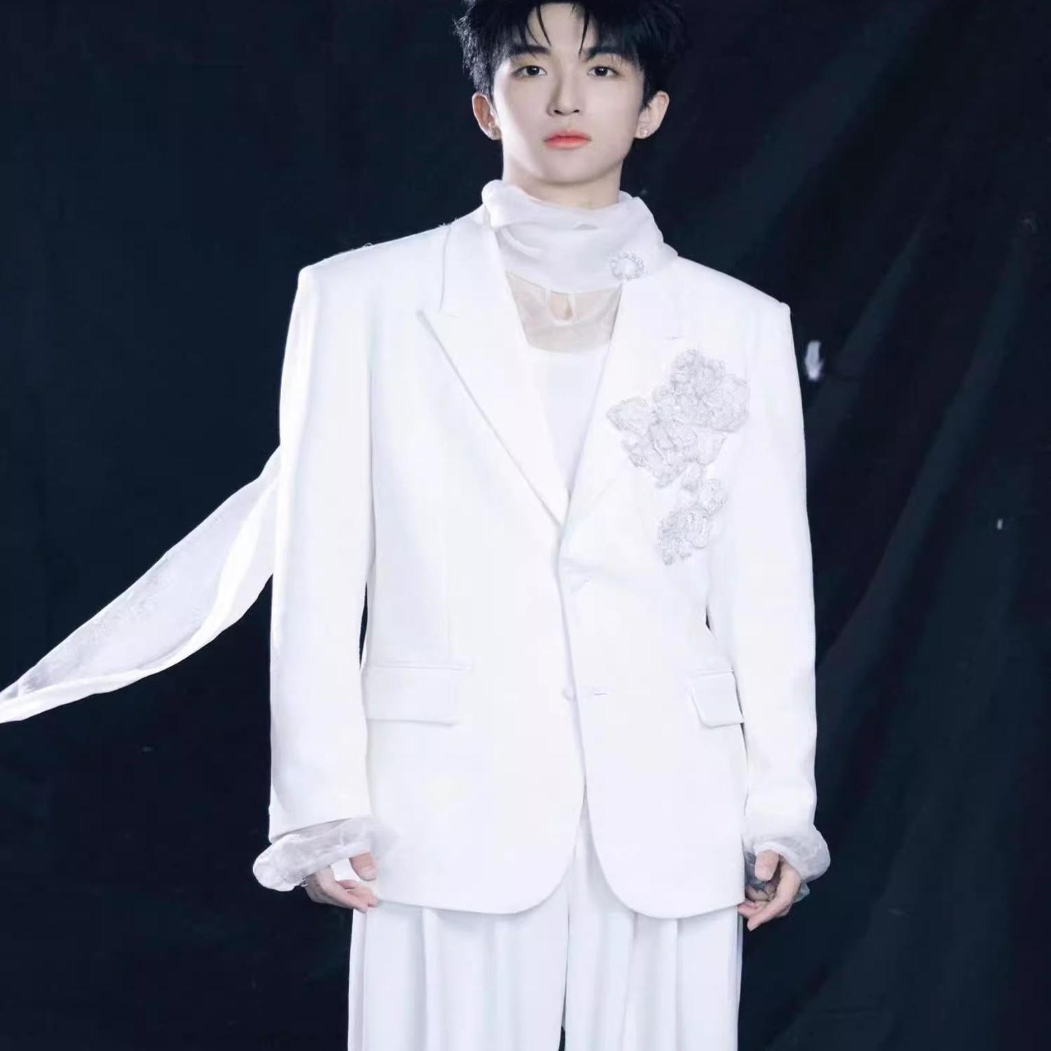 明星同款【现货】秋季轻奢走秀款手工立体绣花白色西装气质外套潮