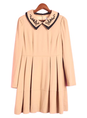 【徐08】R系列142136秋冬季女套头翻领长袖驼色收腰修身连衣裙子