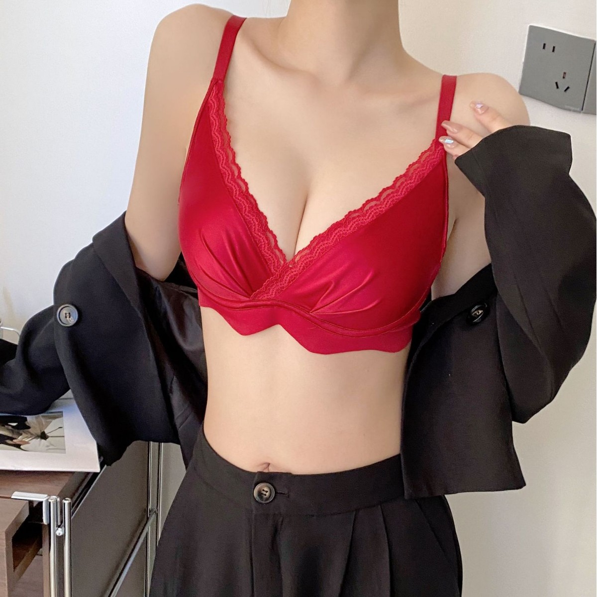 法式内衣女小胸聚拢显大无钢圈上托收副乳酒红色绸缎蕾丝性感文胸