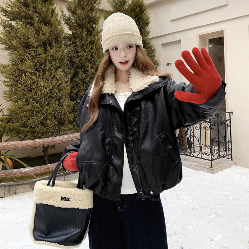新款现货羊羔毛毛领PU皮外套加绒保暖棉服潮1536642P165K238，女装皮衣，艾青服饰