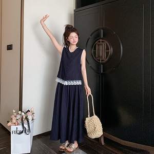 藏青色可盐可甜套装裙女2025夏新款法式蕾丝拼接背心半身裙两件套图片