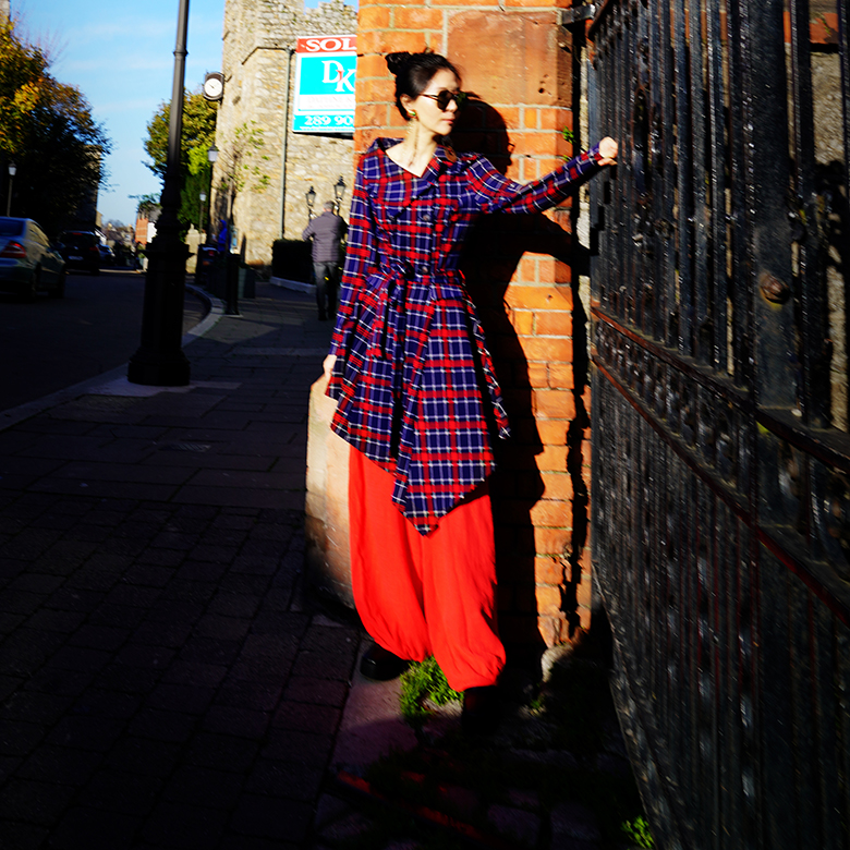 此岸歌声原创，斜肩中长款风衣裙