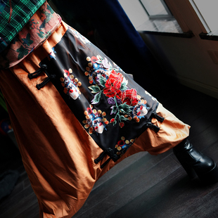 此岸歌声*原创设计店-土黄色平丝绒贴布绣花飞鼠裤（29件）