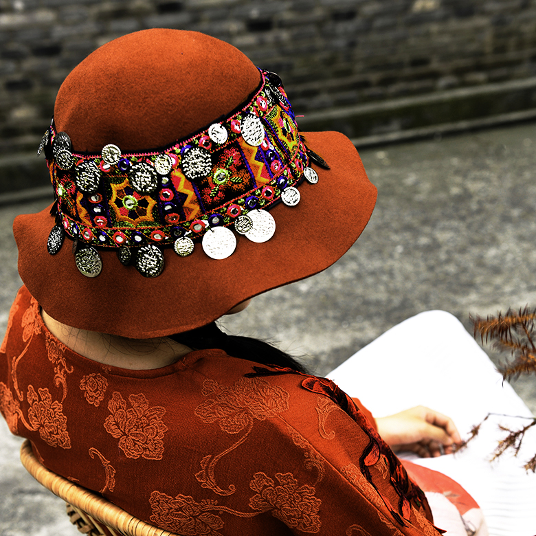 *店-绣花橘色羊毛呢帽金属片