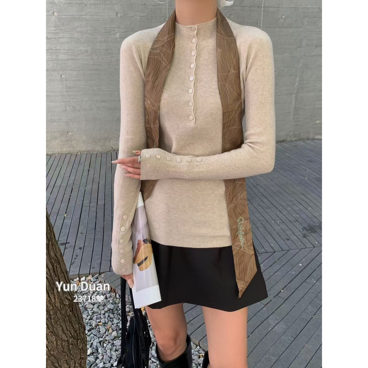 【无缝一体】韩版显瘦百搭扣子款针织打底衫 F4-23718