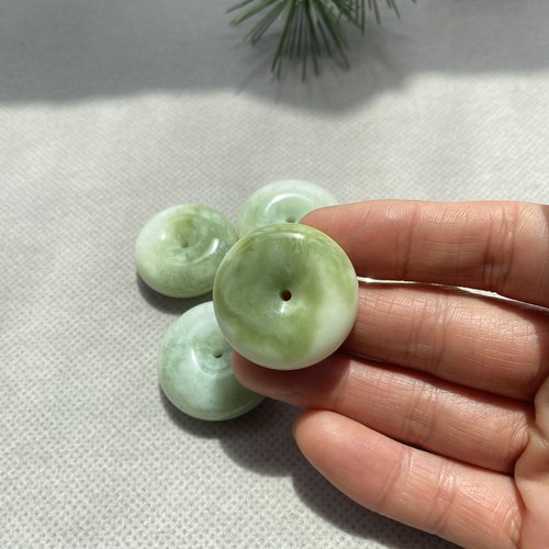 陕西蓝田玉平安扣翠色油润吊坠