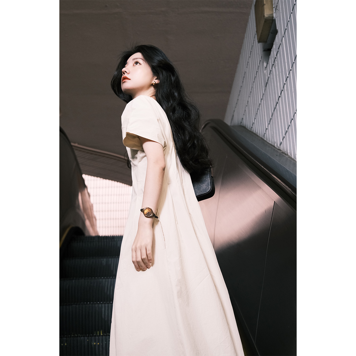 Ramesse | 夏日晚风 杏色圆领天使袖后背V领连衣裙短袖A字长裙女