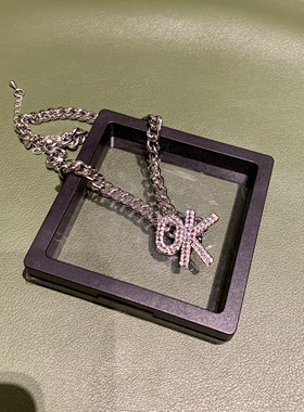 小众设计字母项链深圳洋洋潮牌服饰潮流配饰气质轻奢时尚镶嵌项链