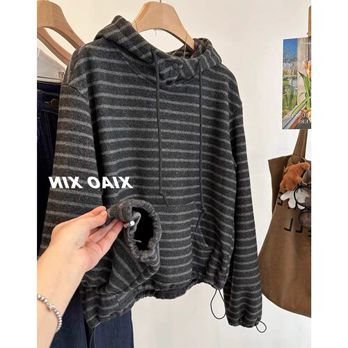 胖mm特大码300斤条纹纽扣连帽磨毛加绒卫衣女秋冬季收腰保暖外套