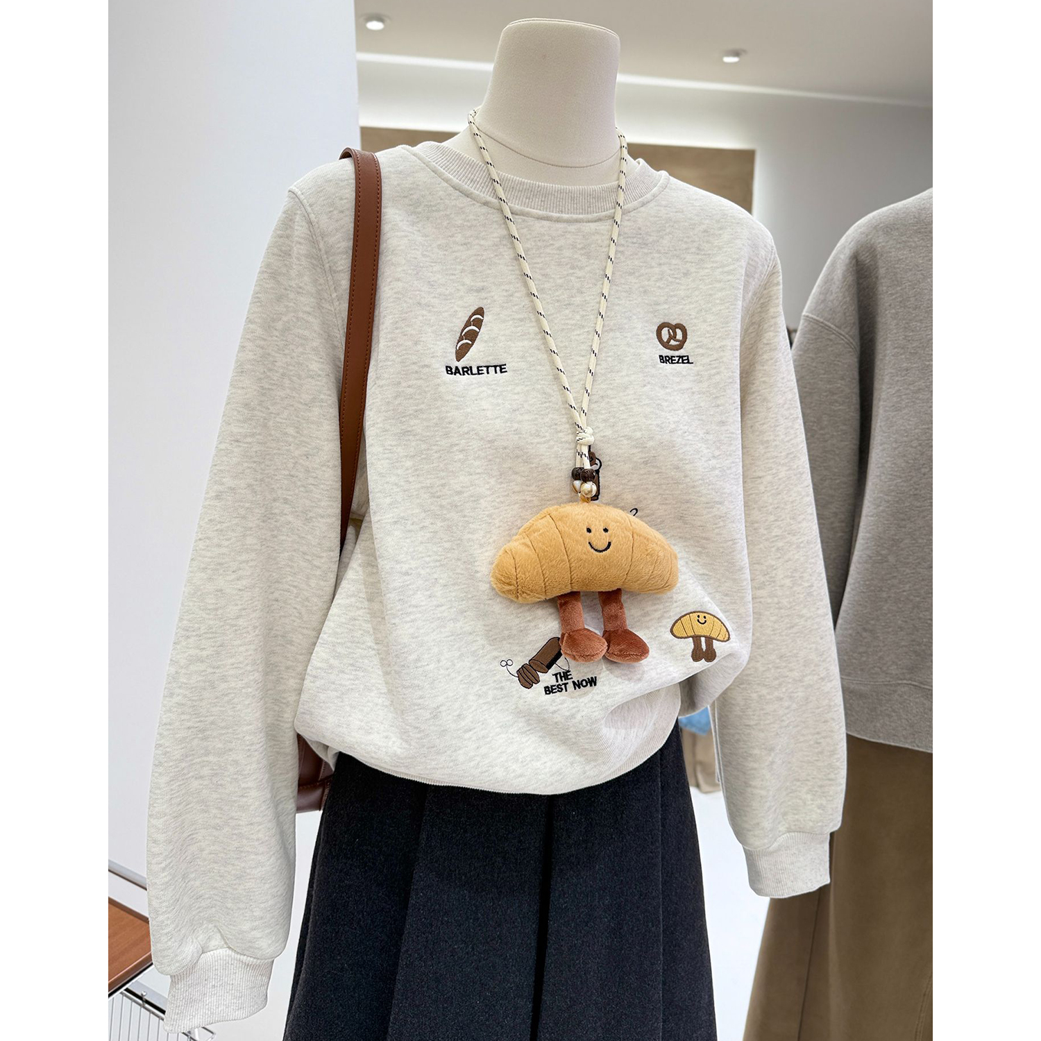 胖mm特大码300斤精致刺绣卡通宽松加绒厚款保暖内搭卫衣女秋冬季