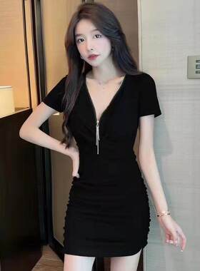 胖mm特大码2-300斤包臀短裙女夏网红性感深v领显瘦低胸拉链连衣裙