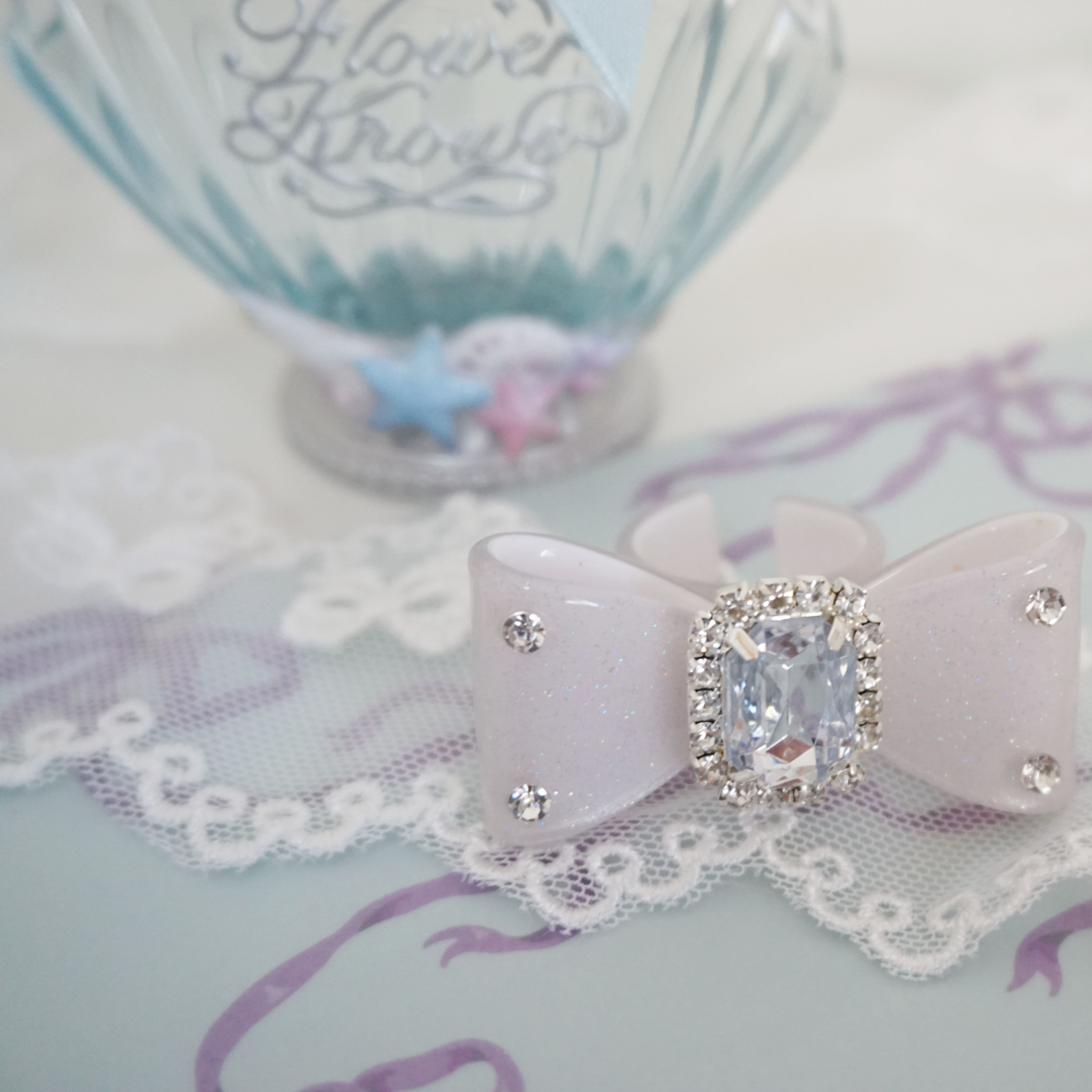 【 Three free shipping 】 Original design gemstone Stick drill Plastic sheet bow Ring Lolita Small things