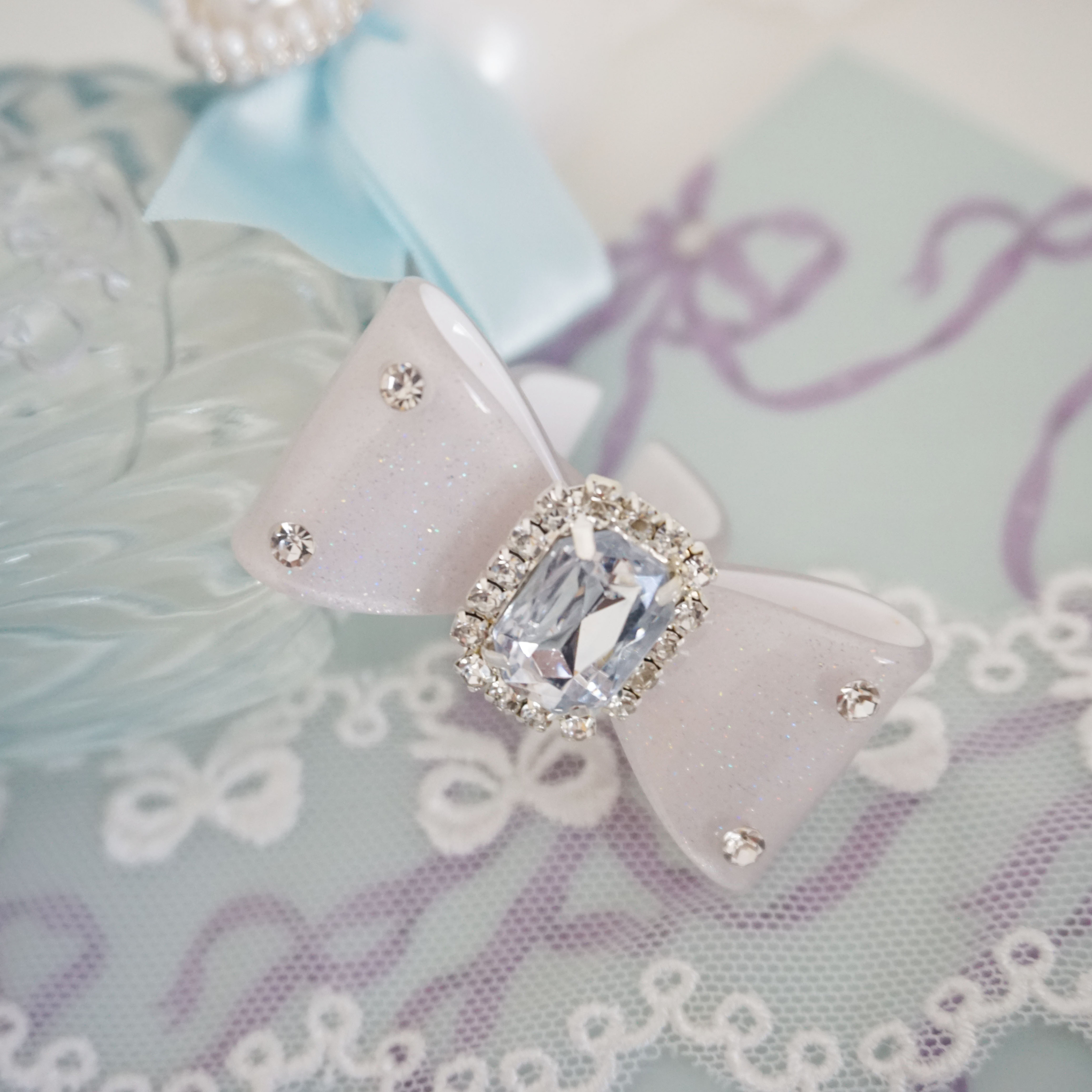 【 Three free shipping 】 Original design gemstone Stick drill Plastic sheet bow Ring Lolita Small things