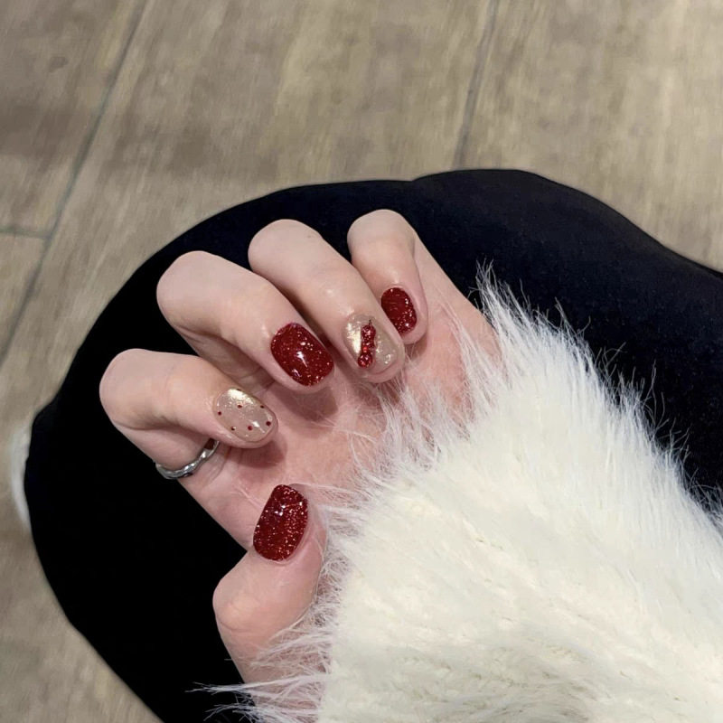 手工穿戴甲冰糖葫芦美甲超闪红色小短甲新年氛围感显白指甲贴片,彩妆/香水/美妆工具,穿戴甲/甲片,淘宝优惠券,粉丝福利购,淘宝优惠卷