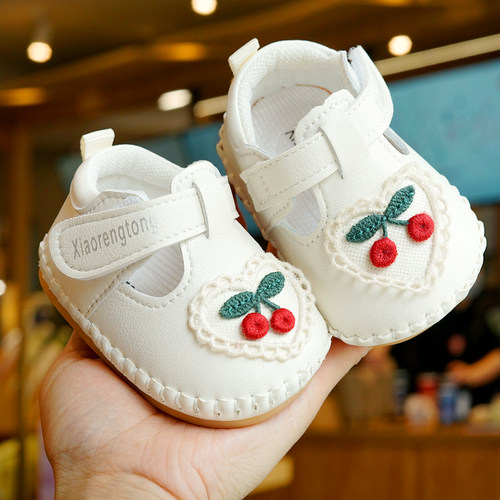 婴儿鞋子软底防滑春秋新款初学者女宝宝鞋子0-1岁学步鞋透气