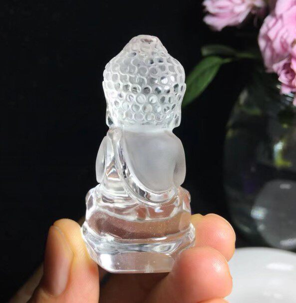 순수한 크리스탈과 절묘한 조각으로 이루어진 천연 화이트 크리스탈  부처님 작은 장식품