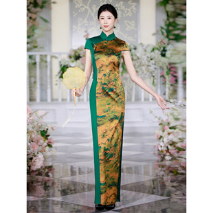 江南春天原创走秀旗袍2025年新款 千里江山图演出服 墨绿色高端长款