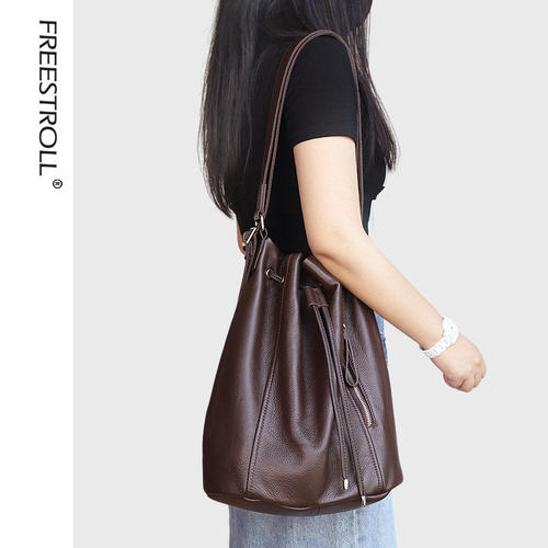 自由漫步真皮水桶包大包软皮