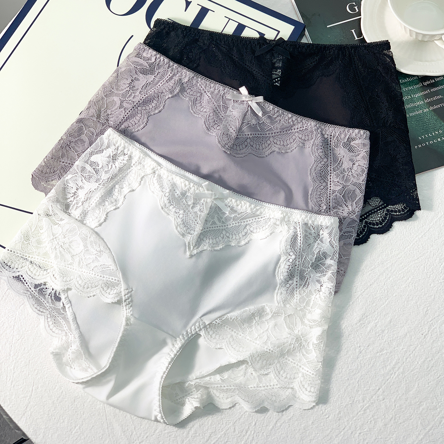 软牛奶丝内裤蕾丝三角裤无痕透气