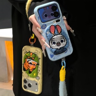 情侣刺绣朱迪尼克疯狂动物城适用苹果17Pro手机壳iPhone16max13小米15华为mate80pura70k80nova14荣耀400x100