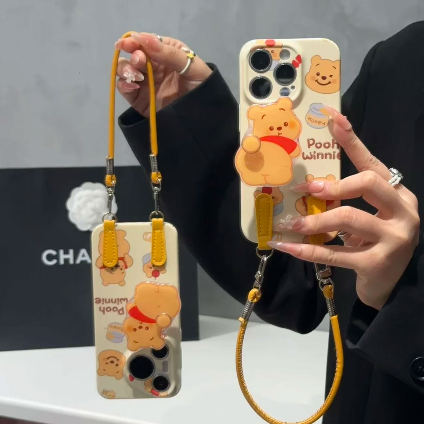 可爱维尼支架挂绳新款适用苹果17Pro手机壳iPhone16max12小米15华为mate80pura70k60note14荣耀400x200nova13