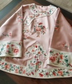 中国风故宫紫禁城粉色真丝手工苏绣刺绣博古花瓶如意头旗袍氅衣女