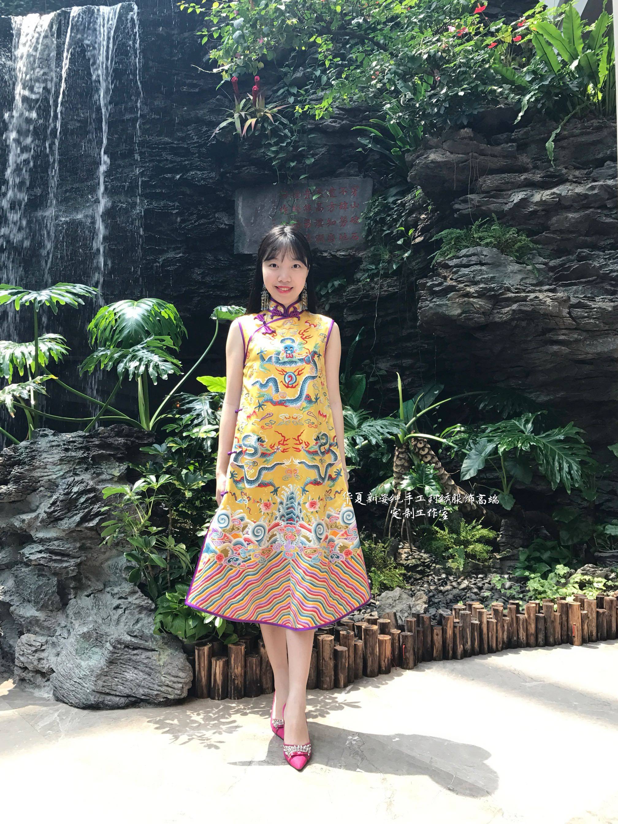 清宫廷故宫如懿传明黄真丝纯手工刺绣京绣龙纹江崖海水旗袍连衣裙