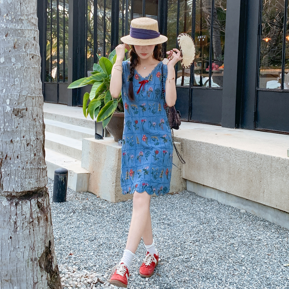 蓝色法式复古淑女气质绣花连衣裙女2025夏季新款小个子花边A字裙，女装连衣裙，世纪海洋