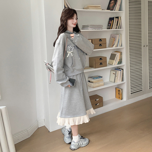 ootd穿搭学院风灰色连帽卫衣套装女春秋2025新款超火半身裙两件套图片